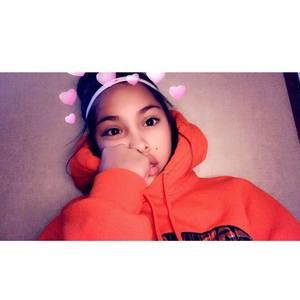 Meet your Posher, Larena